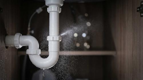 como arreglar una tuberia que pierde agua como arreglar una tubería que pierde agua